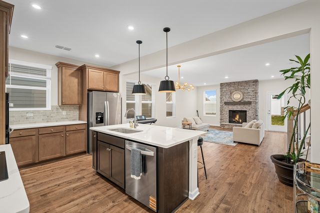 1016 Lionheart Dr, Hermitage, TN 37076