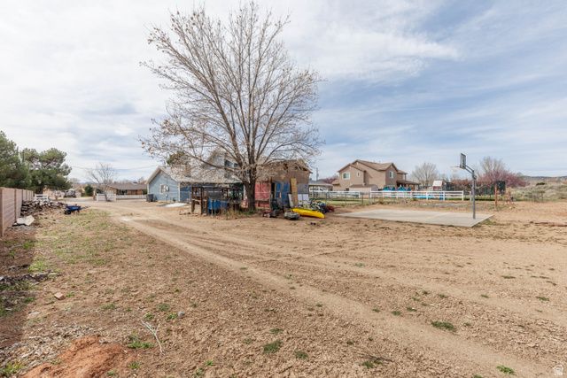 7998 N SAPPHIRE DR, St. George, UT 84770