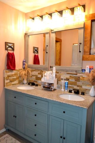 2821 S River Road, Grants Pass, OR 97527