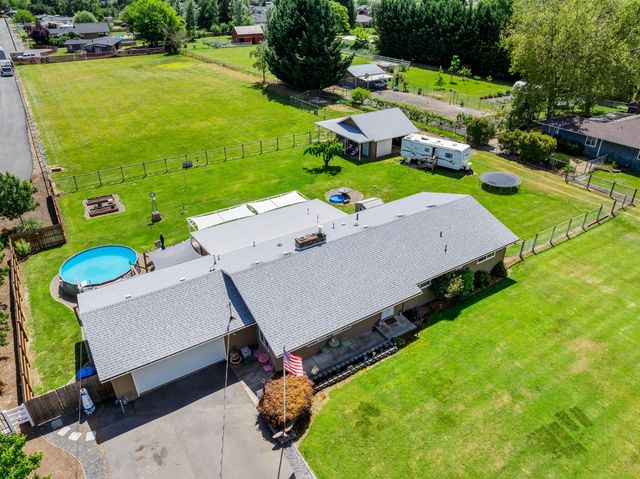2821 S River Road, Grants Pass, OR 97527