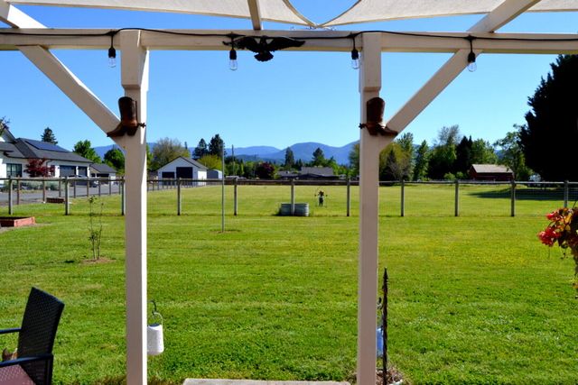 2821 S River Road, Grants Pass, OR 97527