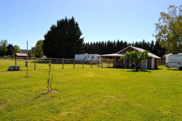 2821 S River Road, Grants Pass, OR 97527