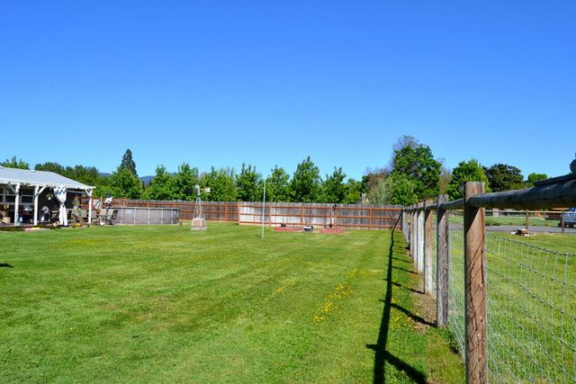 2821 S River Road, Grants Pass, OR 97527