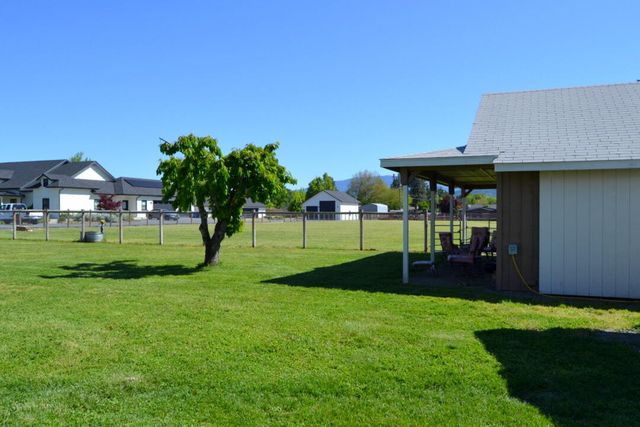 2821 S River Road, Grants Pass, OR 97527