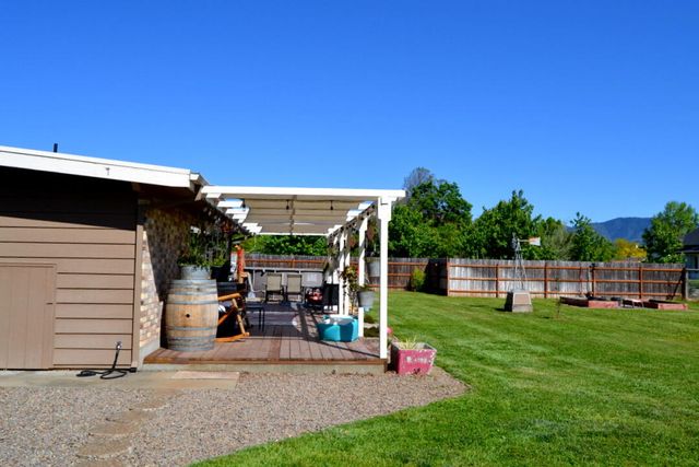 2821 S River Road, Grants Pass, OR 97527