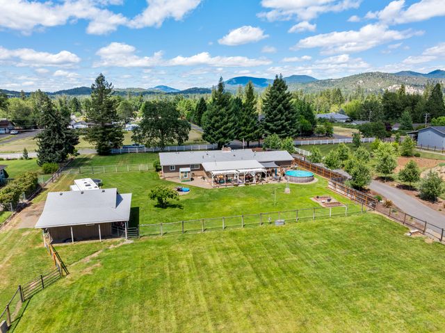 2821 S River Road, Grants Pass, OR 97527