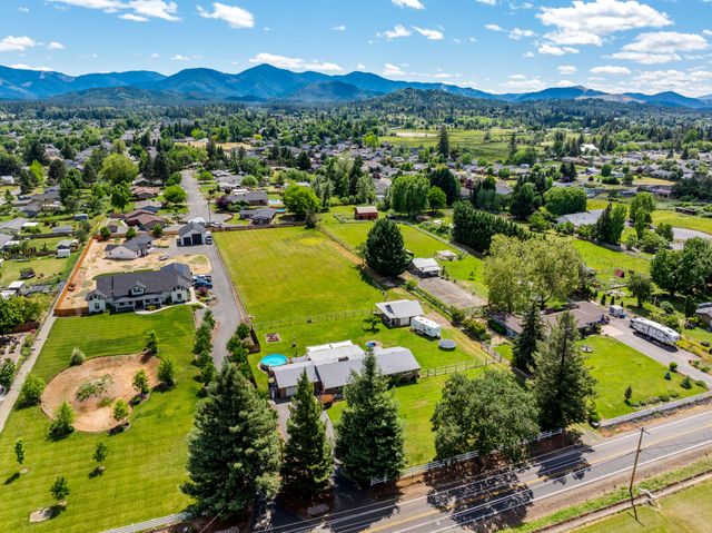 2821 S River Road, Grants Pass, OR 97527
