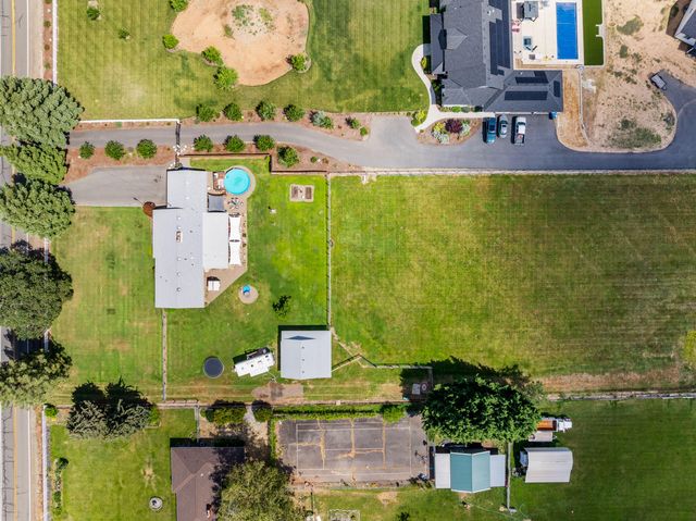 2821 S River Road, Grants Pass, OR 97527