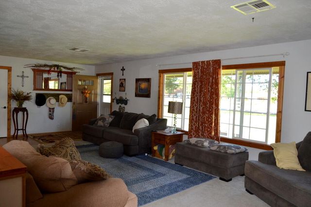 2821 S River Road, Grants Pass, OR 97527
