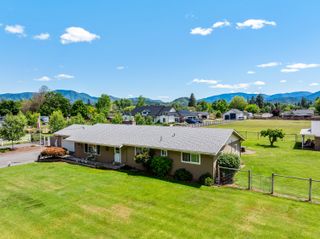 2821 S River Road, Grants Pass, OR 97527