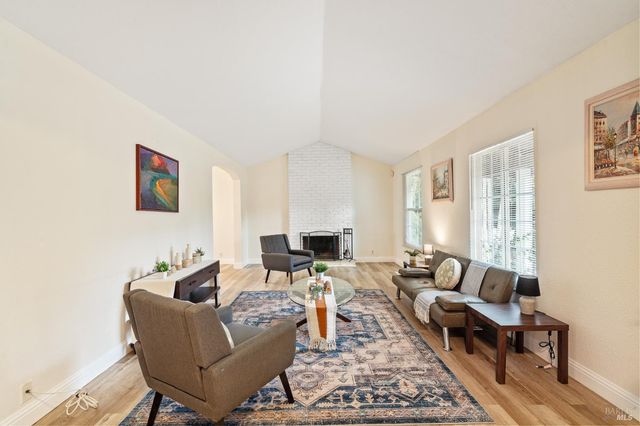 201 Tamalpais Dr, Vallejo, CA 94589