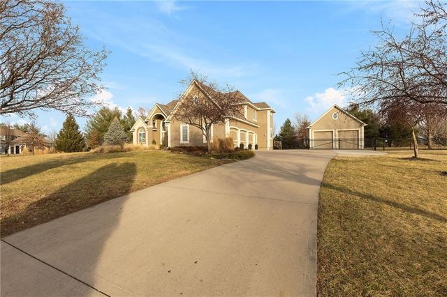 18125 Windsor Drive, Stilwell, KS 66085