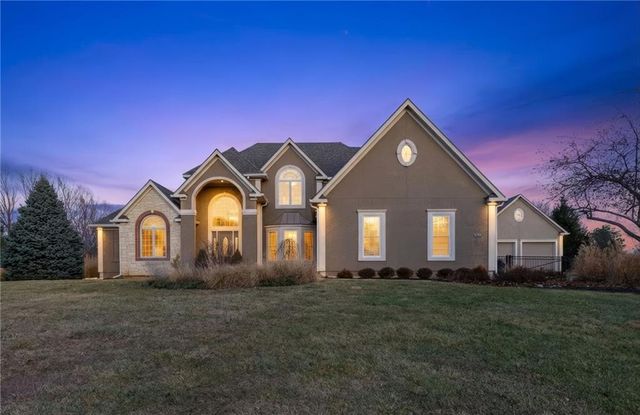 18125 Windsor Drive, Stilwell, KS 66085