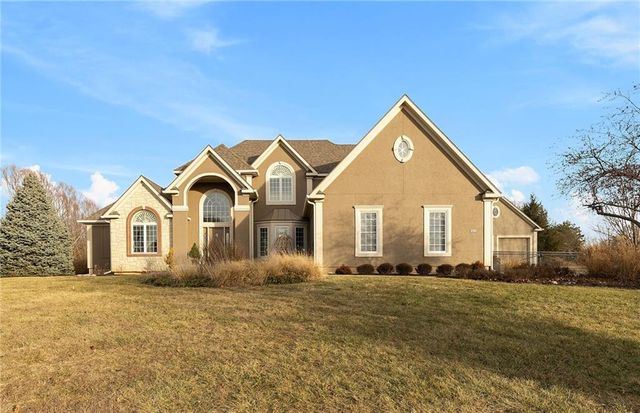 18125 Windsor Drive, Stilwell, KS 66085