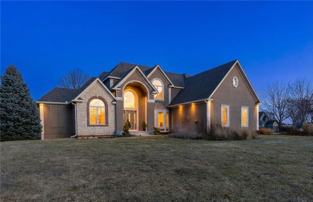 18125 Windsor Drive, Stilwell, KS 66085