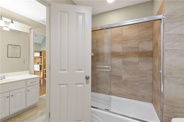 18125 Windsor Drive, Stilwell, KS 66085