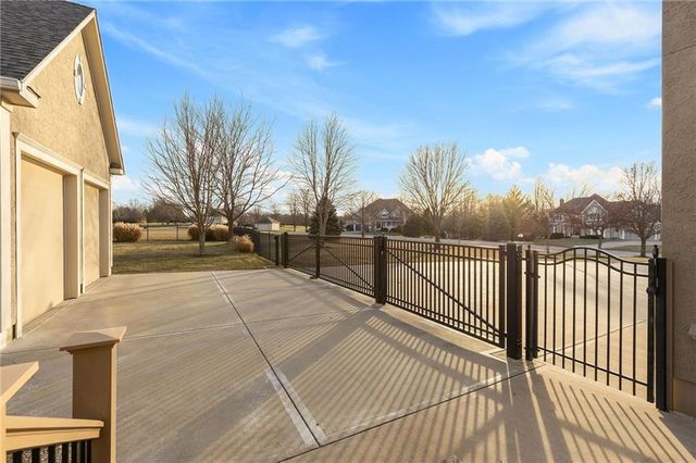 18125 Windsor Drive, Stilwell, KS 66085