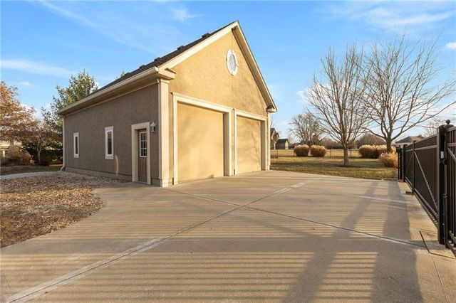 18125 Windsor Drive, Stilwell, KS 66085