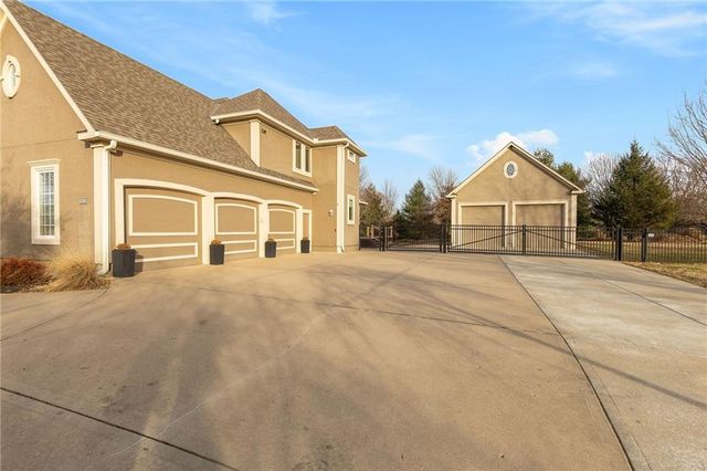 18125 Windsor Drive, Stilwell, KS 66085