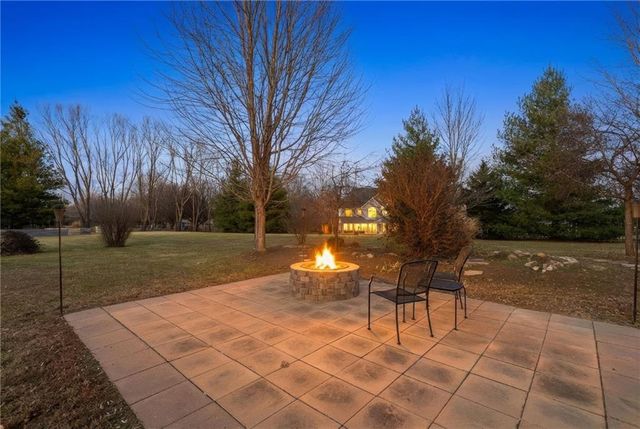 18125 Windsor Drive, Stilwell, KS 66085