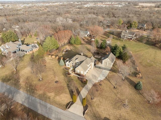 18125 Windsor Drive, Stilwell, KS 66085