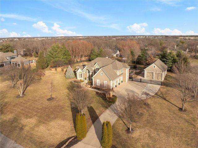 18125 Windsor Drive, Stilwell, KS 66085