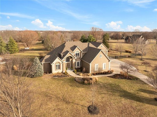 18125 Windsor Drive, Stilwell, KS 66085