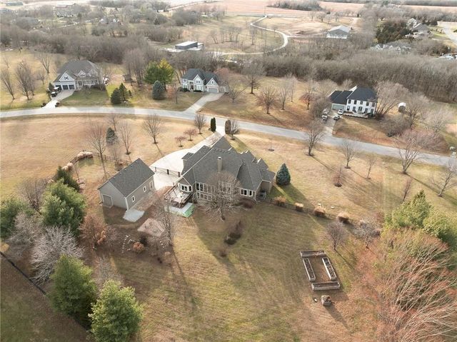 18125 Windsor Drive, Stilwell, KS 66085