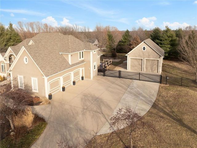 18125 Windsor Drive, Stilwell, KS 66085