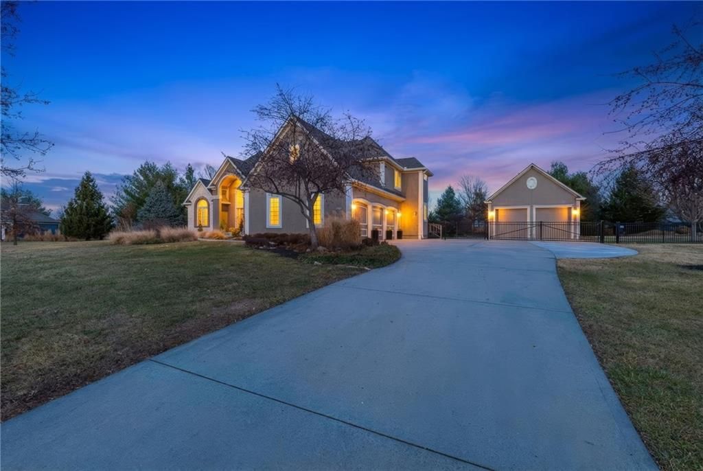 18125 Windsor Drive, Stilwell, KS 66085