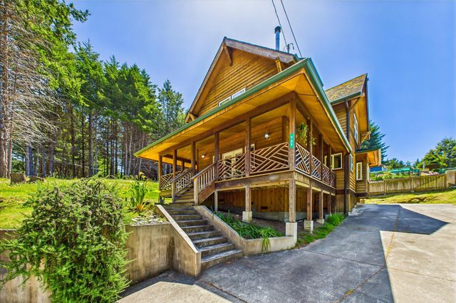 758 Beach Road, Shelter Cove, CA 95589