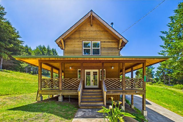 758 Beach Road, Shelter Cove, CA 95589