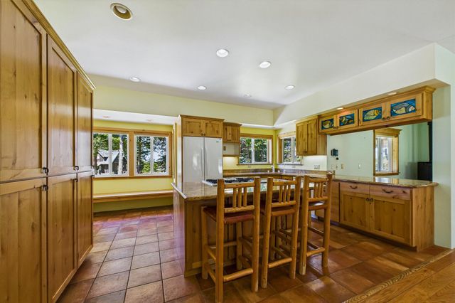 758 Beach Road, Shelter Cove, CA 95589