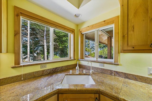 758 Beach Road, Shelter Cove, CA 95589