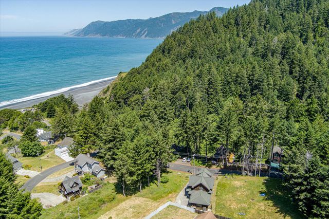 758 Beach Road, Shelter Cove, CA 95589