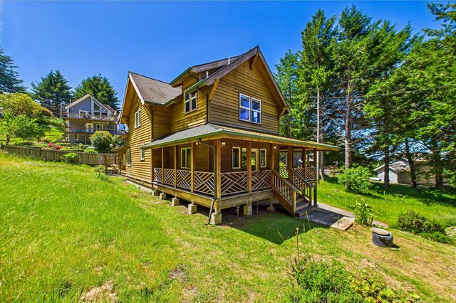 758 Beach Road, Shelter Cove, CA 95589