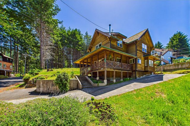 758 Beach Road, Shelter Cove, CA 95589