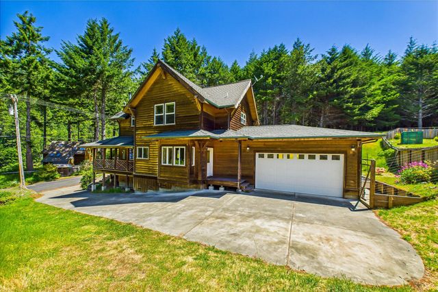 758 Beach Road, Shelter Cove, CA 95589