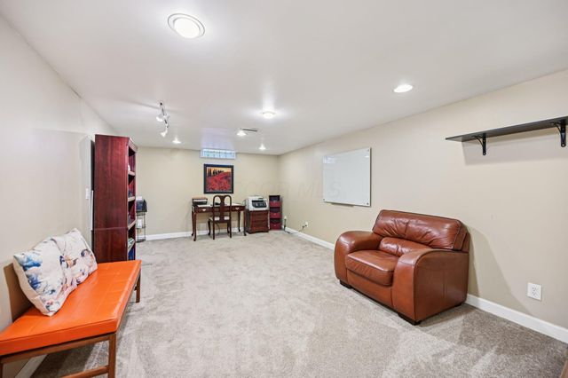 1800 Lakehill Court, Columbus, OH 43229