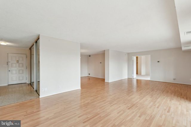 8340 GREENSBORO DR #401, Mclean, VA 22102