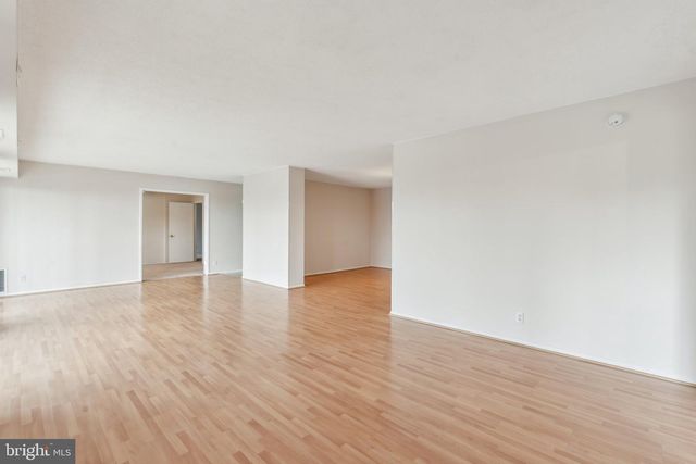 8340 GREENSBORO DR #401, Mclean, VA 22102