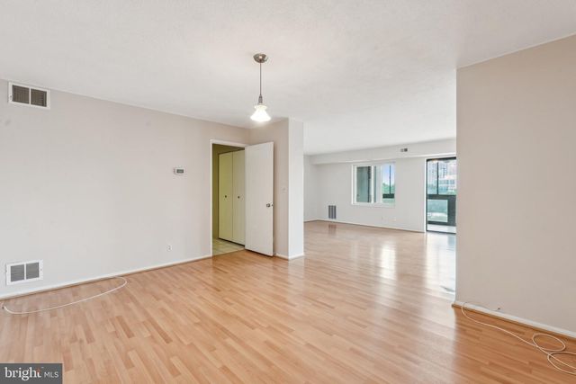 8340 GREENSBORO DR #401, Mclean, VA 22102