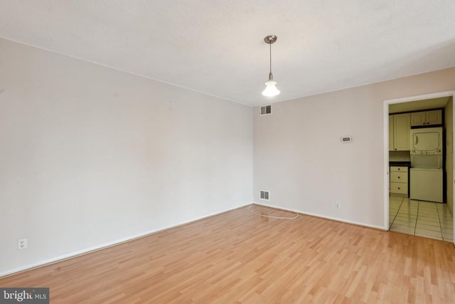 8340 GREENSBORO DR #401, Mclean, VA 22102