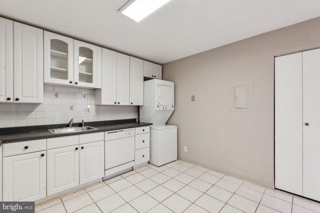 8340 GREENSBORO DR #401, Mclean, VA 22102