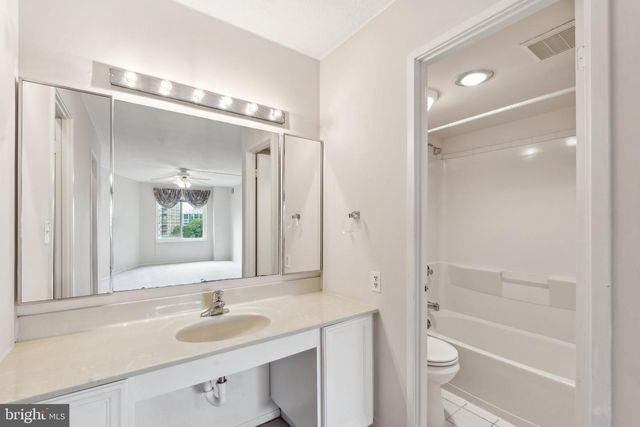 8340 GREENSBORO DR #401, Mclean, VA 22102