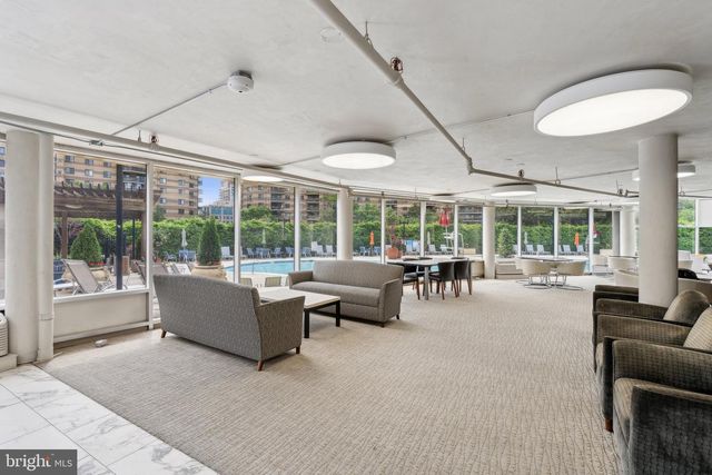 8340 GREENSBORO DR #401, Mclean, VA 22102