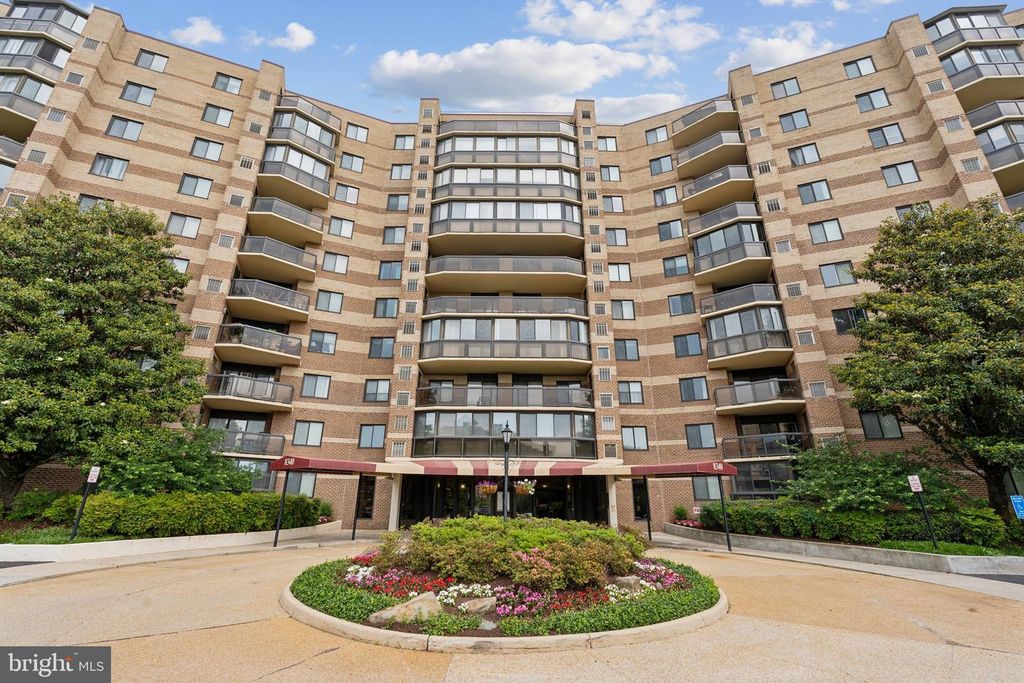8340 GREENSBORO DR #401, Mclean, VA 22102
