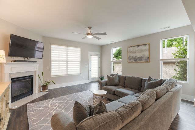 1024 Nave Ct, Nashville, TN 37214