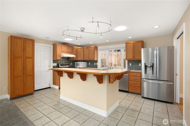 1012 179th Place NE, Bellevue, WA 98008