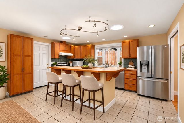 1012 179th Place NE, Bellevue, WA 98008